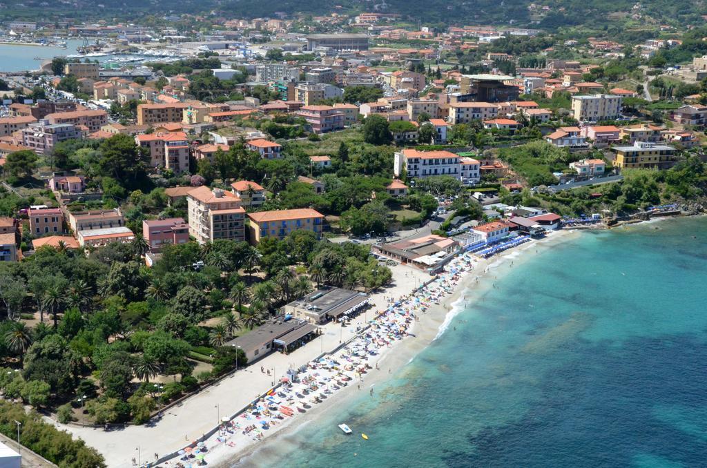 Hotel Villa Ombrosa Portoferraio Bagian luar foto