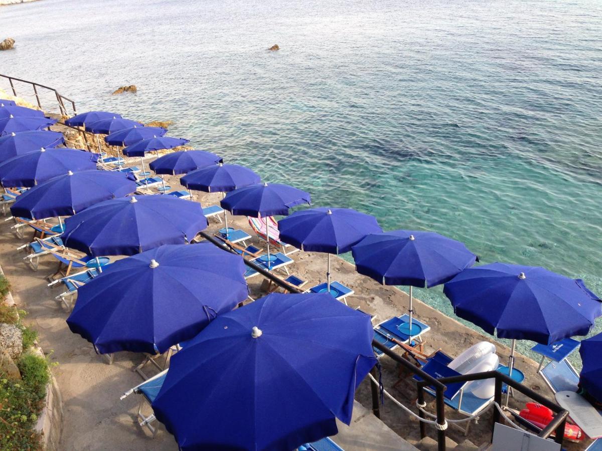 Hotel Villa Ombrosa Portoferraio Bagian luar foto