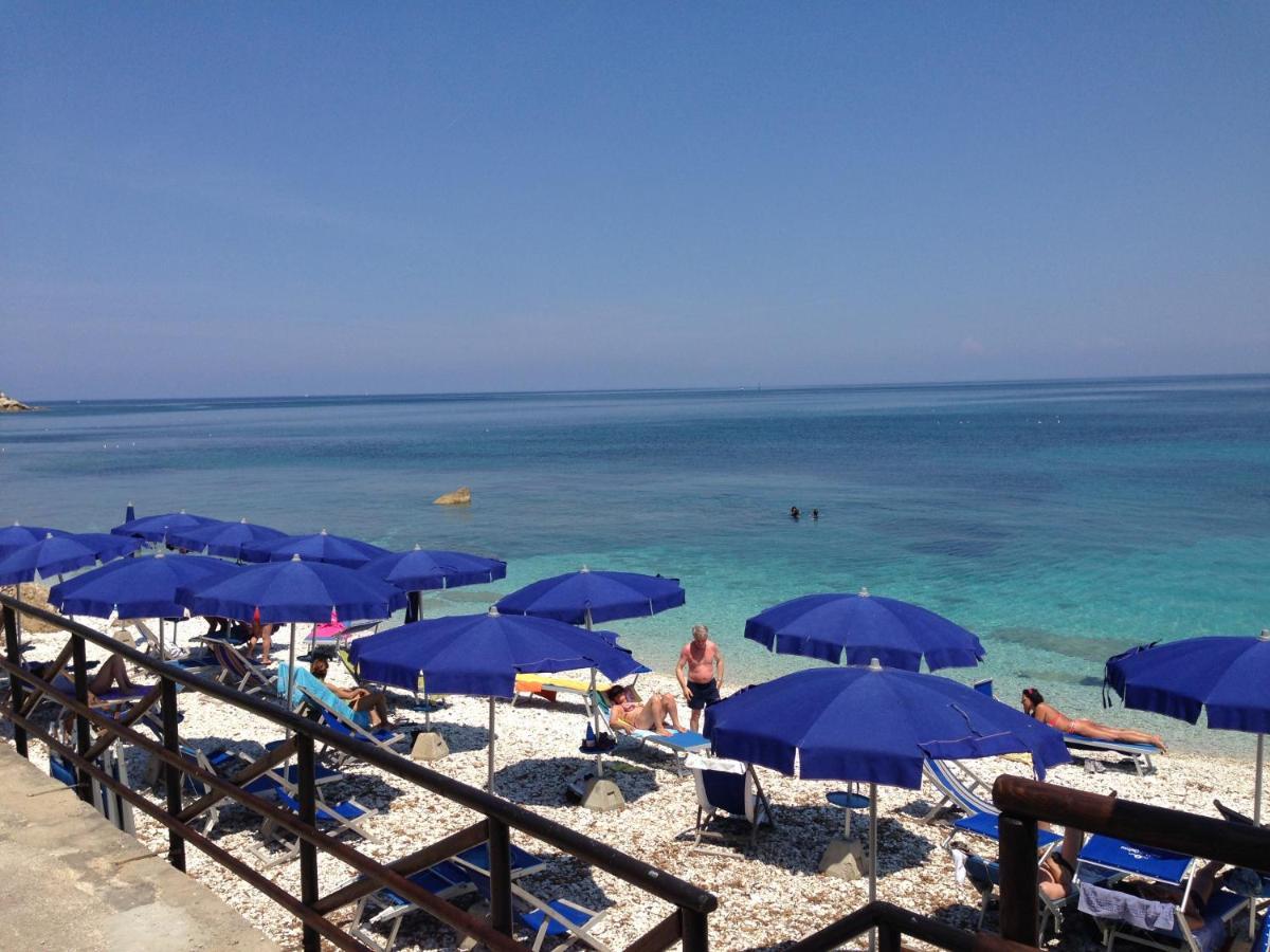 Hotel Villa Ombrosa Portoferraio Bagian luar foto