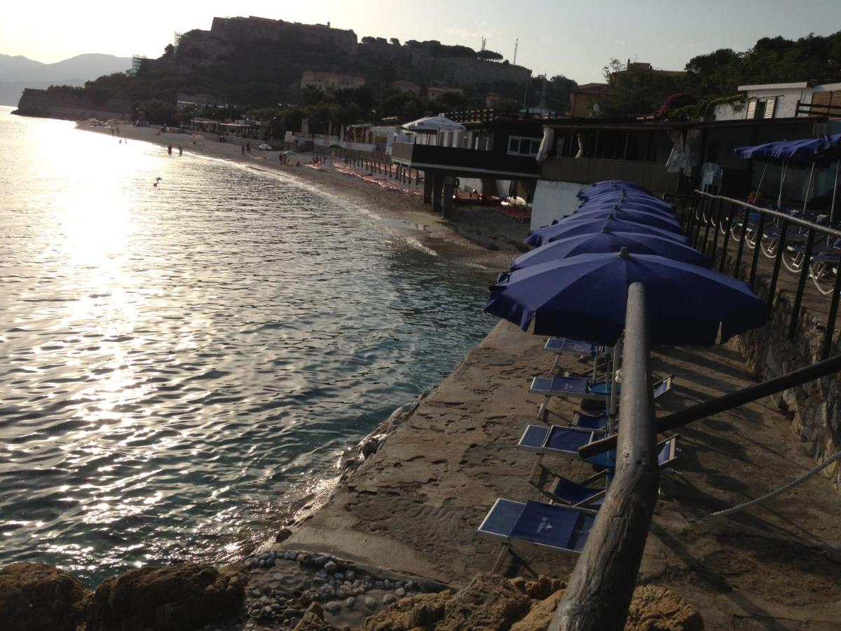 Hotel Villa Ombrosa Portoferraio Bagian luar foto
