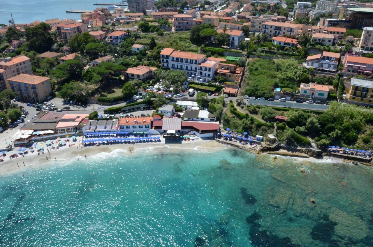 Hotel Villa Ombrosa Portoferraio Bagian luar foto
