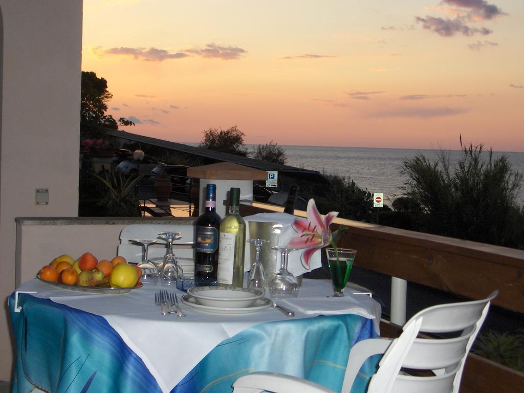 Hotel Villa Ombrosa Portoferraio Bagian luar foto