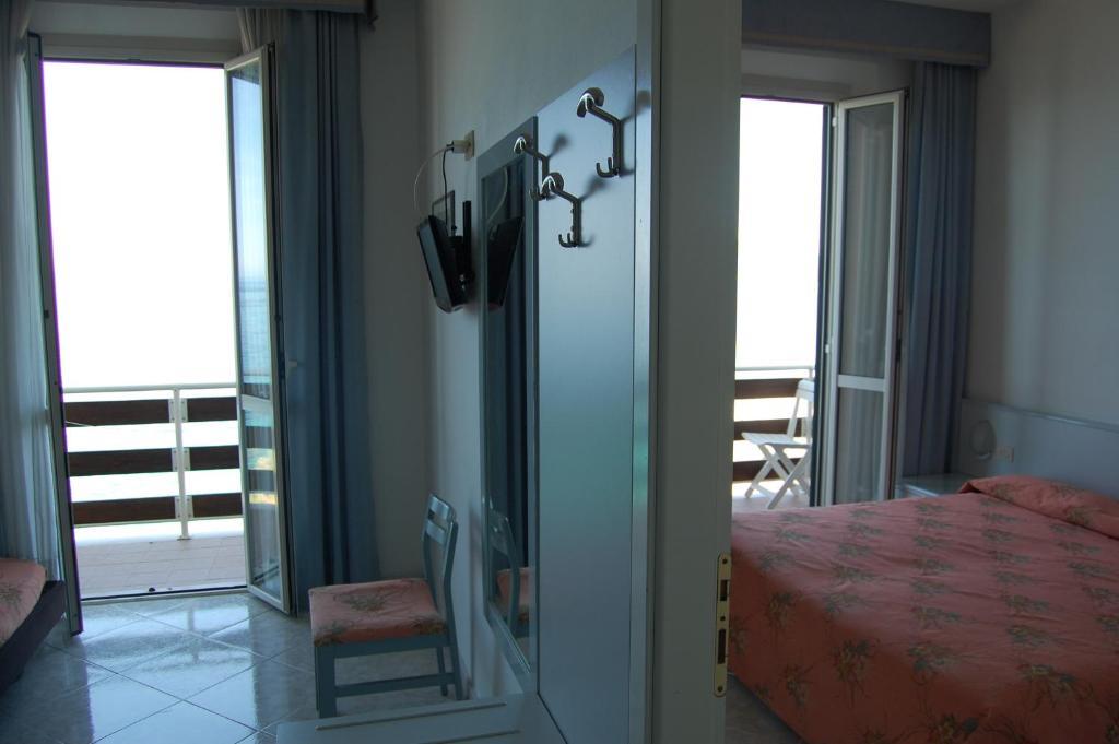 Hotel Villa Ombrosa Portoferraio Ruang foto