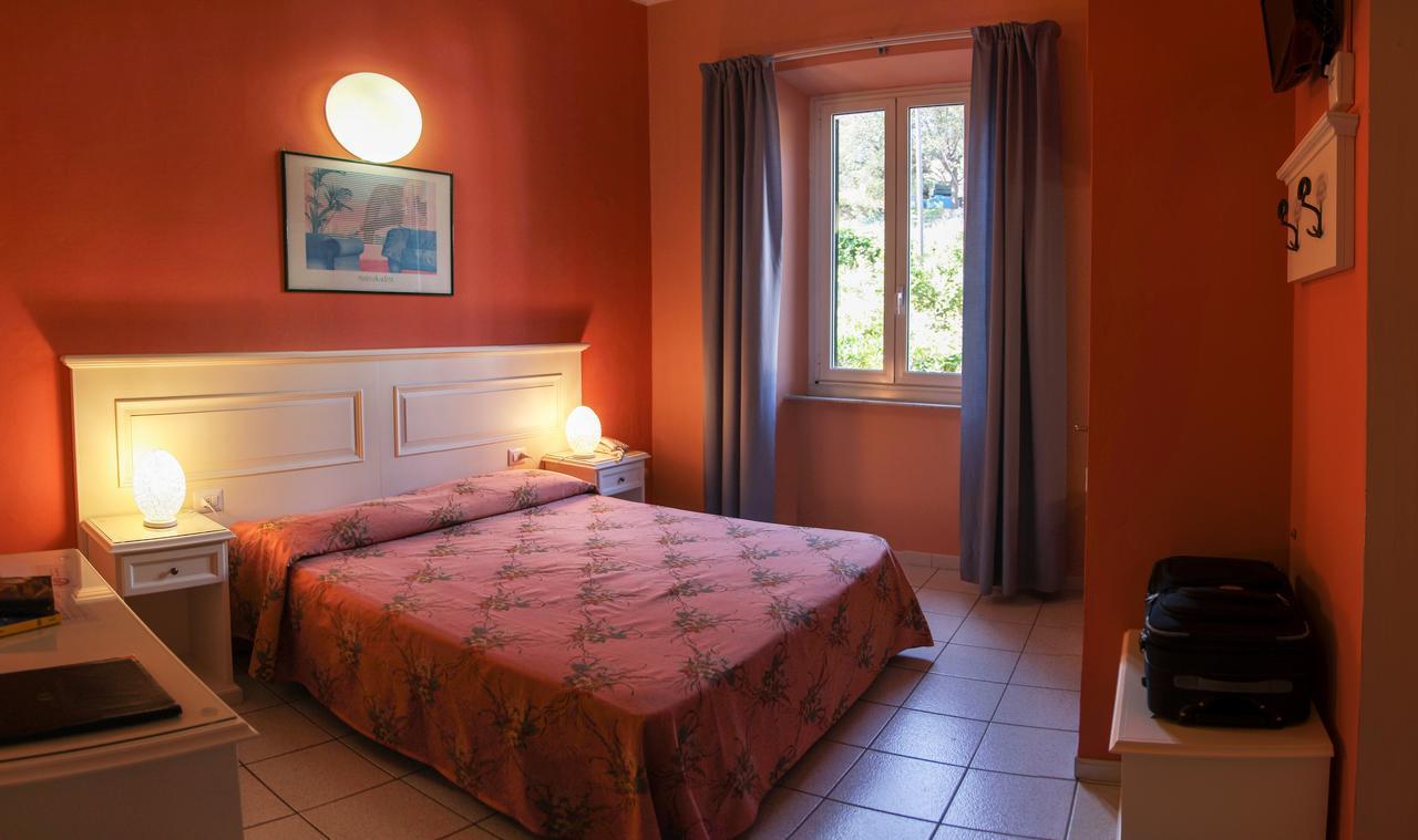 Hotel Villa Ombrosa Portoferraio Ruang foto