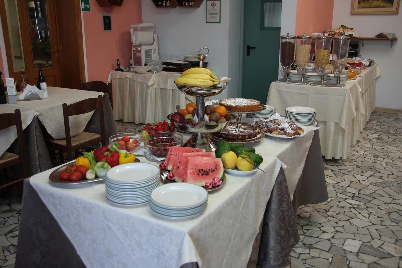 Hotel Villa Ombrosa Portoferraio Ruang foto
