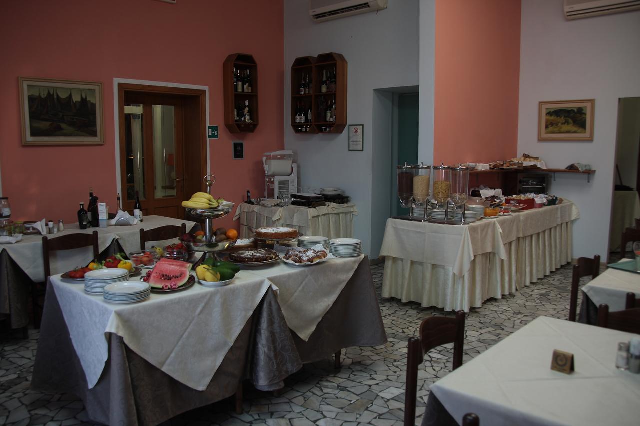 Hotel Villa Ombrosa Portoferraio Ruang foto