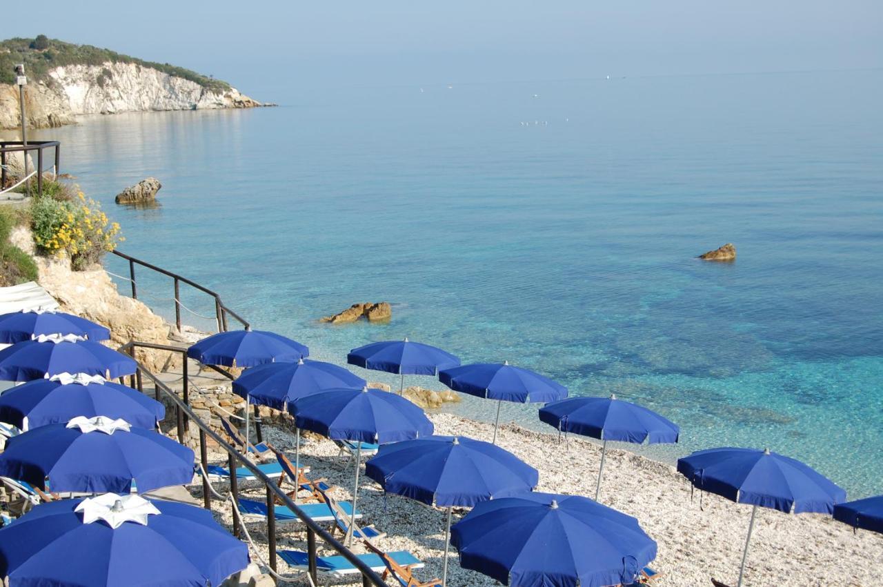 Hotel Villa Ombrosa Portoferraio Bagian luar foto